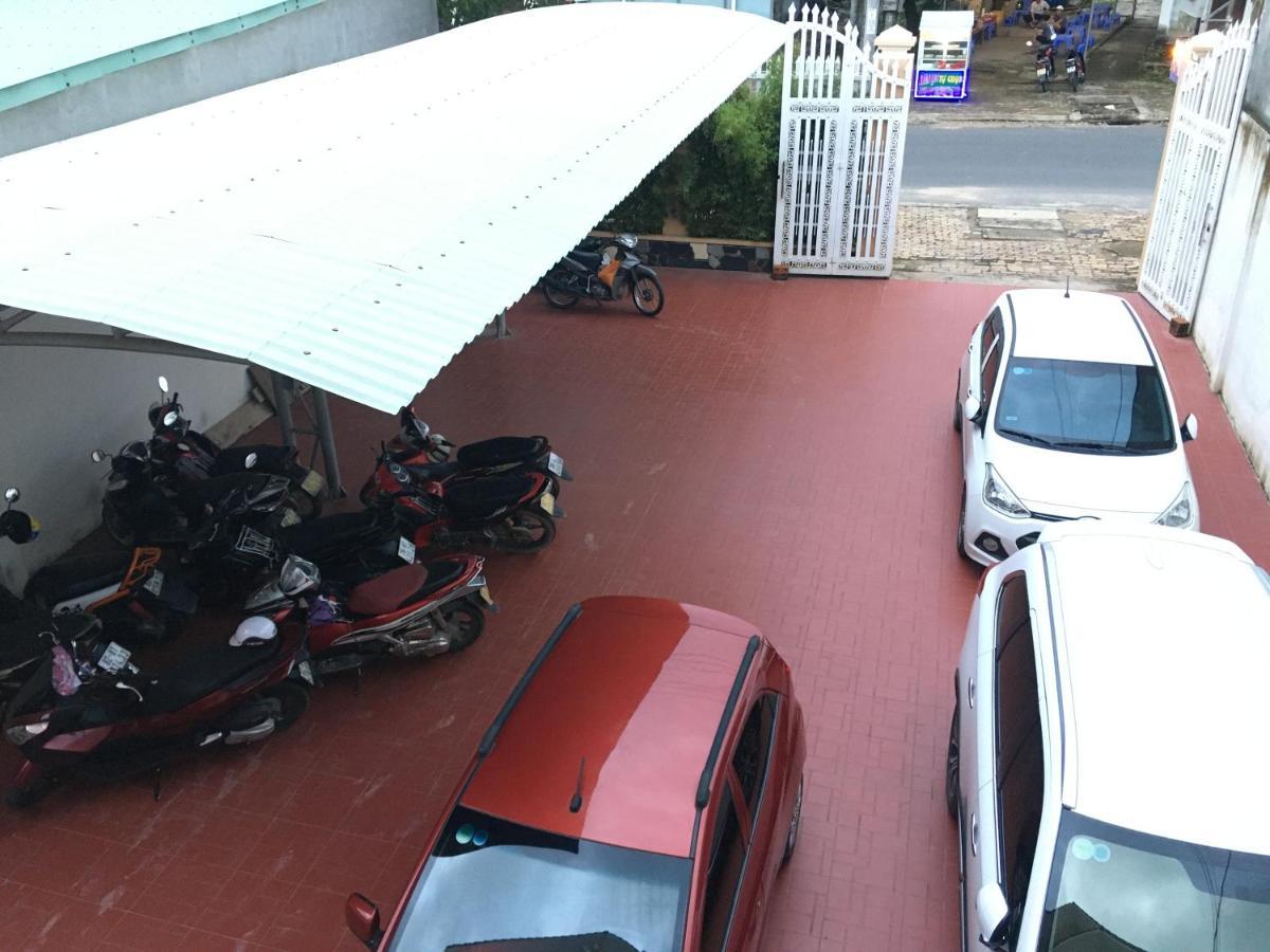 Khach San Son Ha Hotel Kon Tum Bagian luar foto