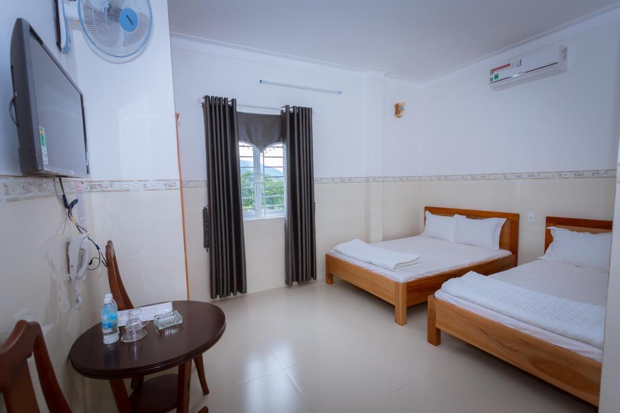 Khach San Son Ha Hotel Kon Tum Bagian luar foto