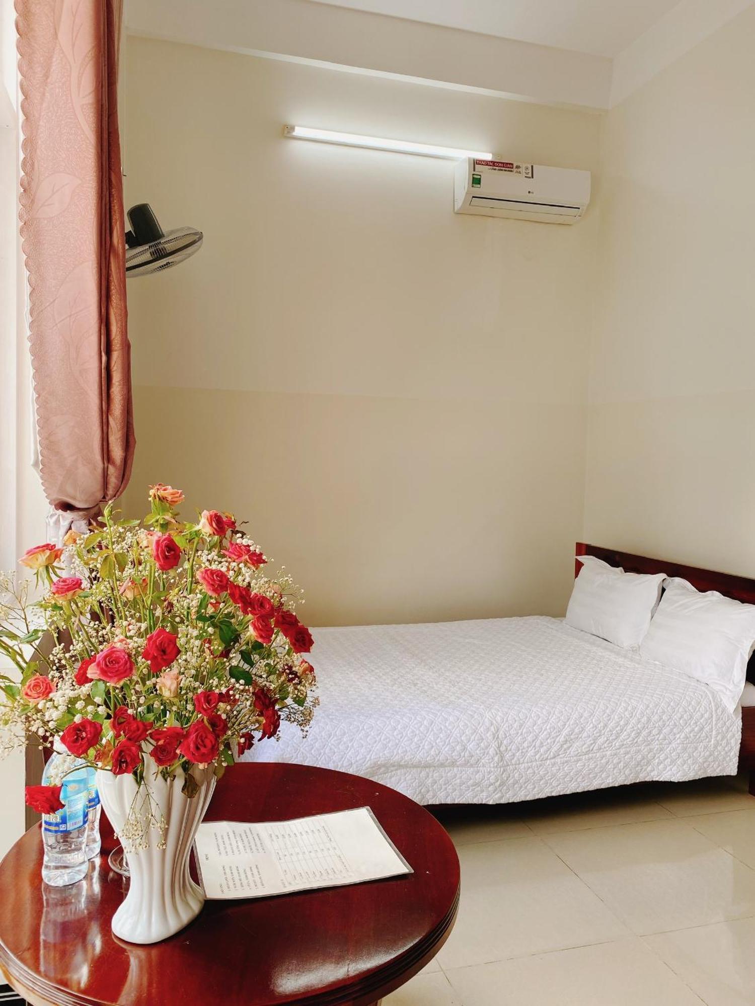 Khach San Son Ha Hotel Kon Tum Bagian luar foto
