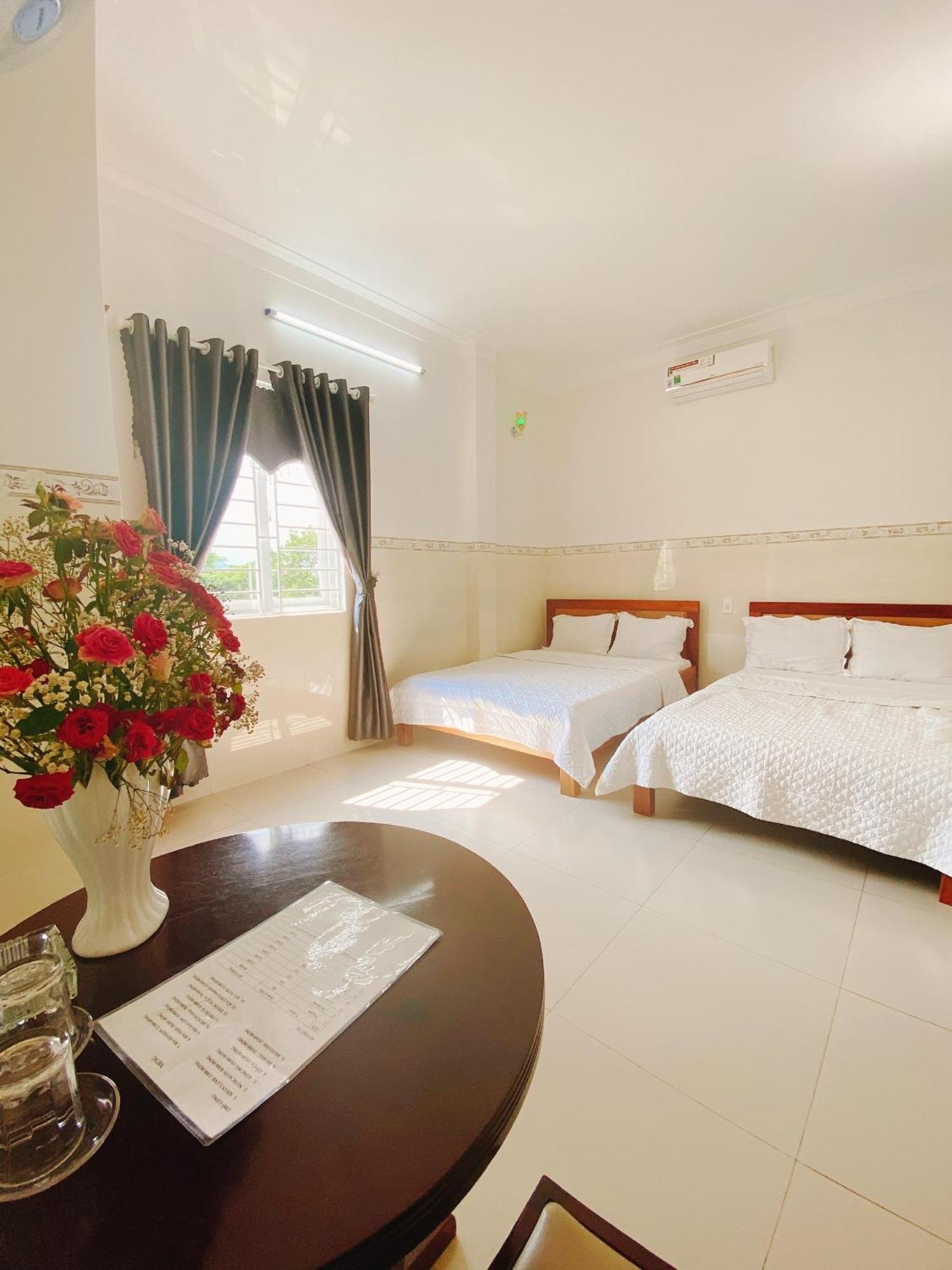 Khach San Son Ha Hotel Kon Tum Bagian luar foto