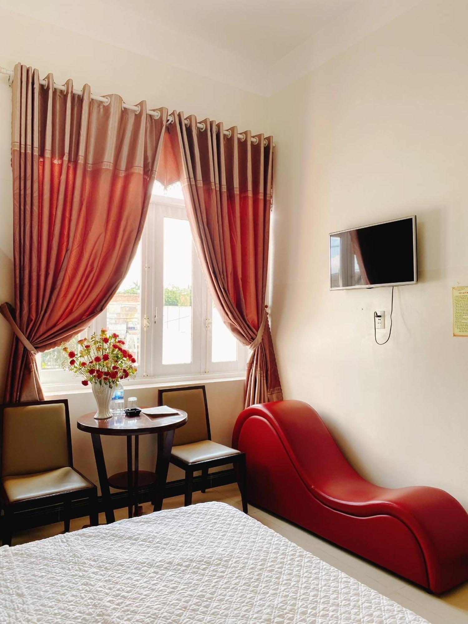 Khach San Son Ha Hotel Kon Tum Bagian luar foto